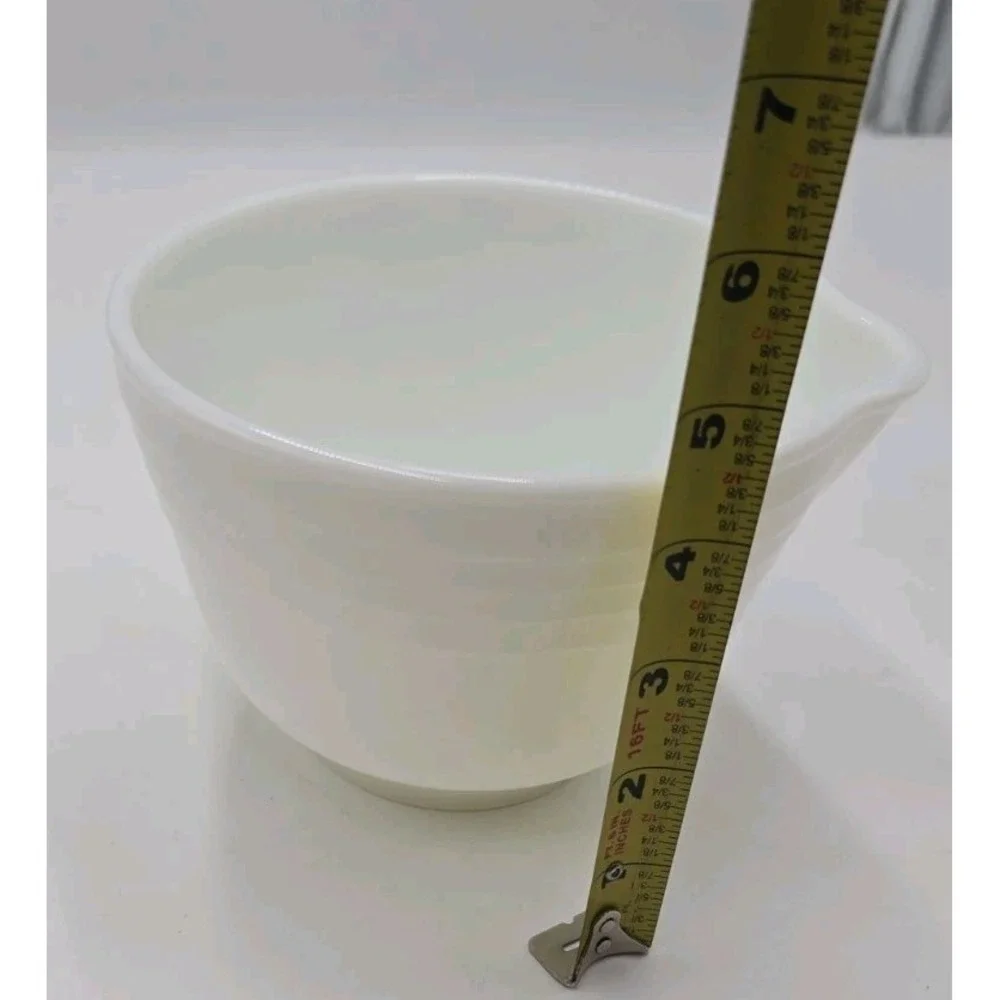 Hamilton Beach Pyrex 4 cup White Milk Glass 6